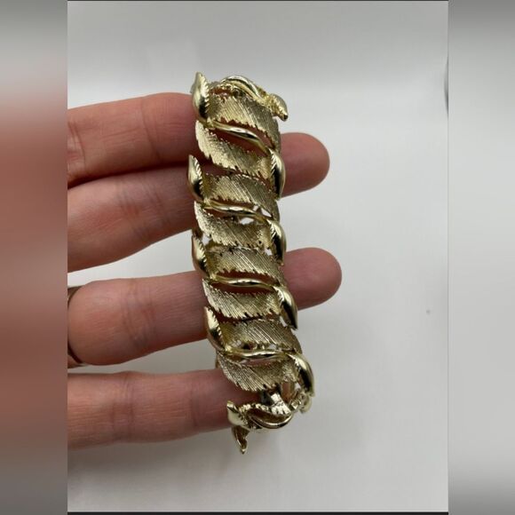 VINTAGE LISNER MCM GOLD TONE BRACELET 7" EXCELLENT CONDITION - Picture 1 of 11